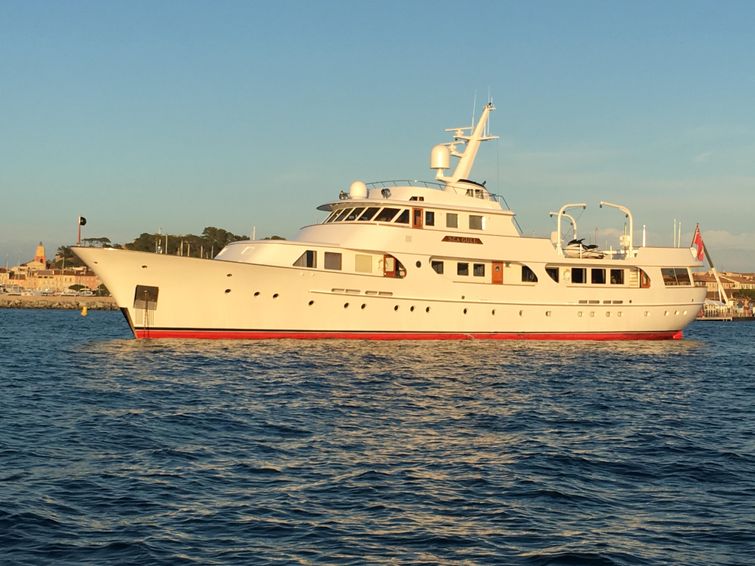 1980-131-3-feadship