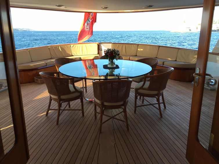 1980-131-3-feadship