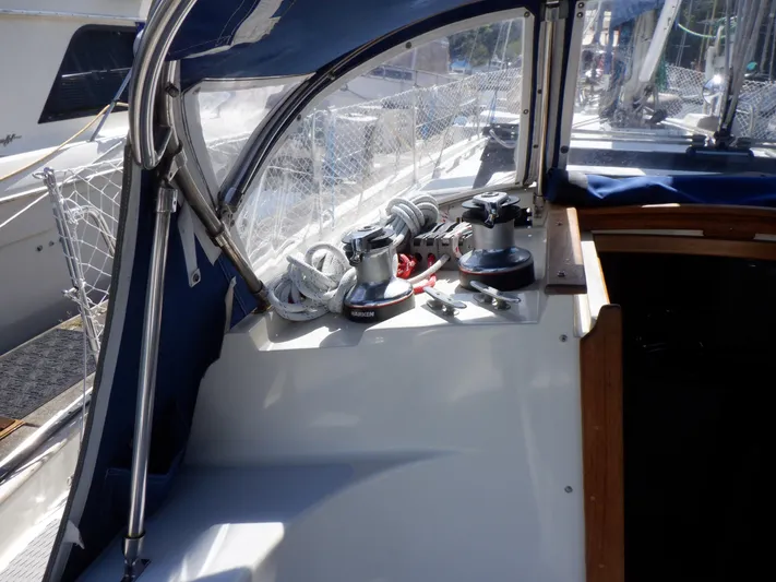 Tapawingo Yacht Photos Pics Cockpit of 1998 Pacific Seacraft 40 sailboat with winches and ropes.