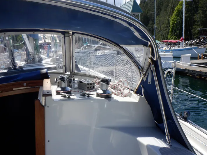 Tapawingo Yacht Photos Pics Cockpit view of 1998 Pacific Seacraft 40 sailboat docked at a marina.