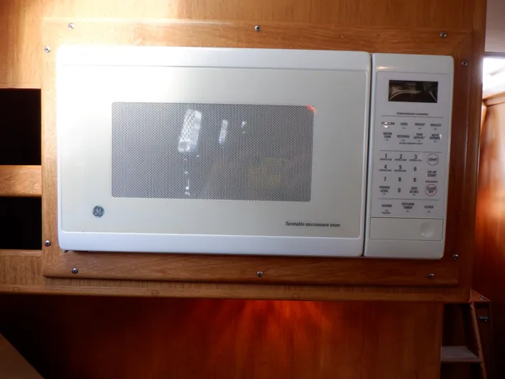 Tapawingo Yacht Photos Pics Built-in microwave in 1998 Pacific Seacraft 40 yacht kitchen.
