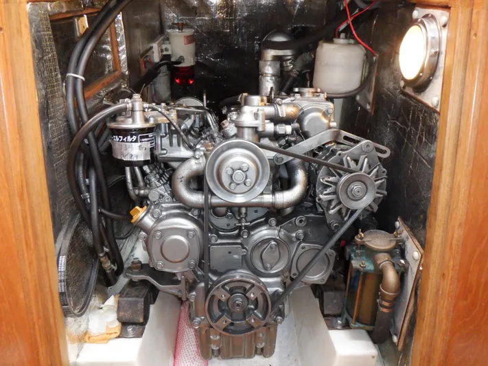 Tapawingo Yacht Photos Pics Engine compartment of a 1998 Pacific Seacraft 40 sailboat, showcasing mechanical components.