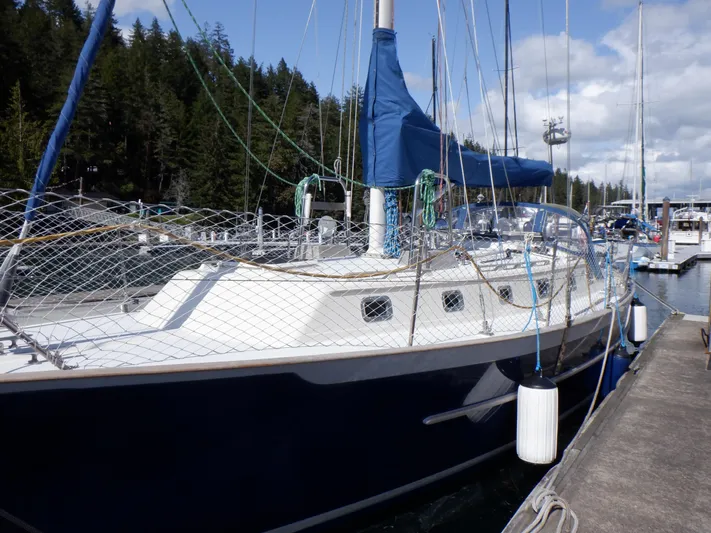 Tapawingo Yacht Photos Pics Sailboat docked in marina, Pacific Seacraft 40, 1998 model, with blue sail cover.