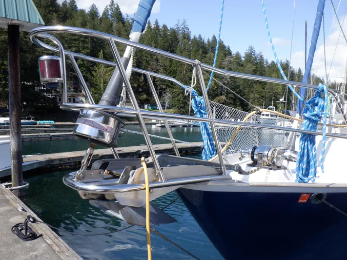 Tapawingo Yacht Photos Pics 1998 Pacific Seacraft 40 sailboat docked, featuring stainless steel bow and anchor.