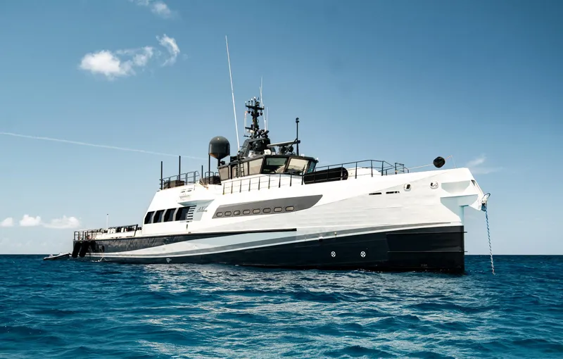 Axis Yacht Photos Pics 