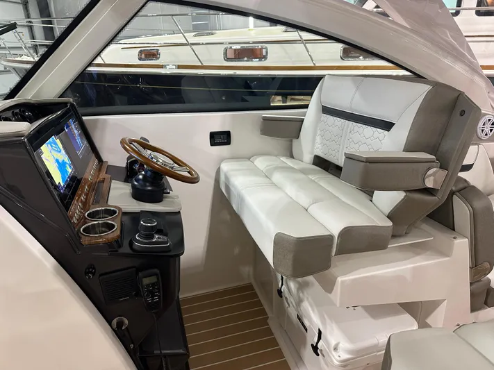 Tinkers Toye Yacht Photos Pics 2024 Tiara Yachts 34 LX helm with luxurious seating and advanced navigation system.