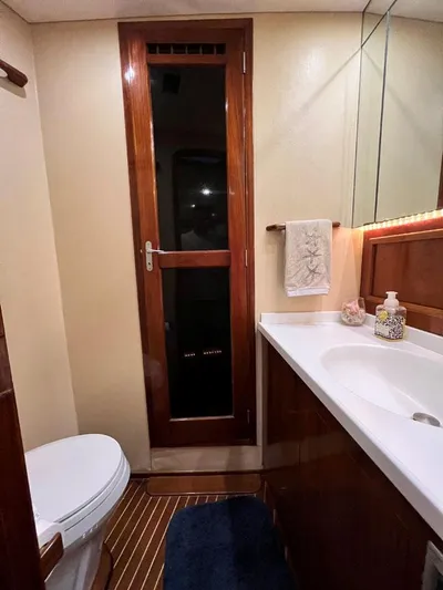 Mahi Dream Yacht Photos Pics Master Head