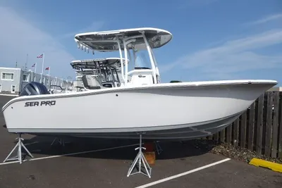 Sea Pro 222 Center Console