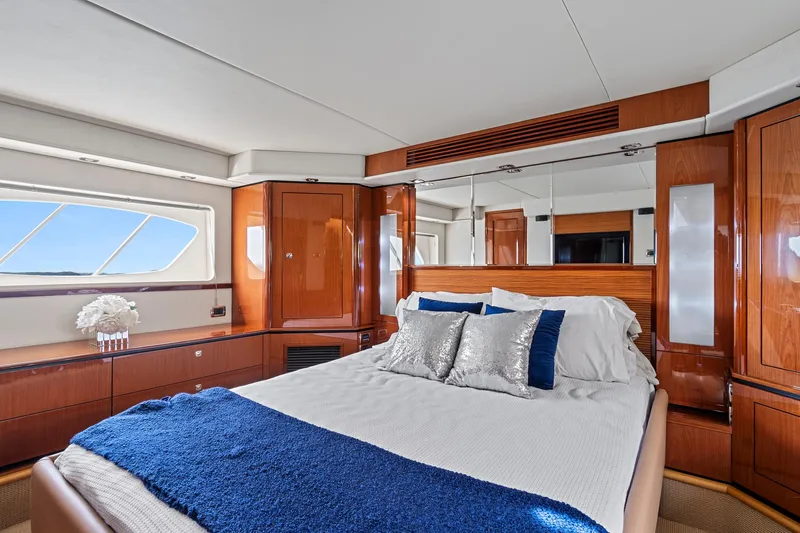 Majestic Stars Yacht Photos Pics Luxurious bedroom interior of 2012 Sea Ray Sundancer 580 yacht with elegant wood finishes.