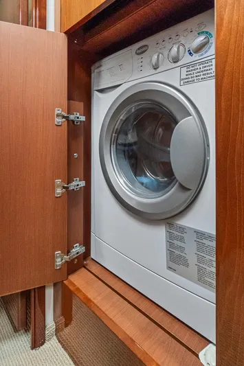 Majestic Stars Yacht Photos Pics Built-in washing machine on 2012 Sea Ray Sundancer 580 yacht.