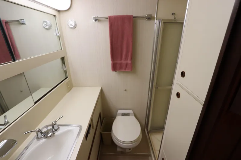Sea Breeze Yacht Photos Pics 1985 Hatteras 43 Motor Yacht bathroom with sink, toilet, and shower.