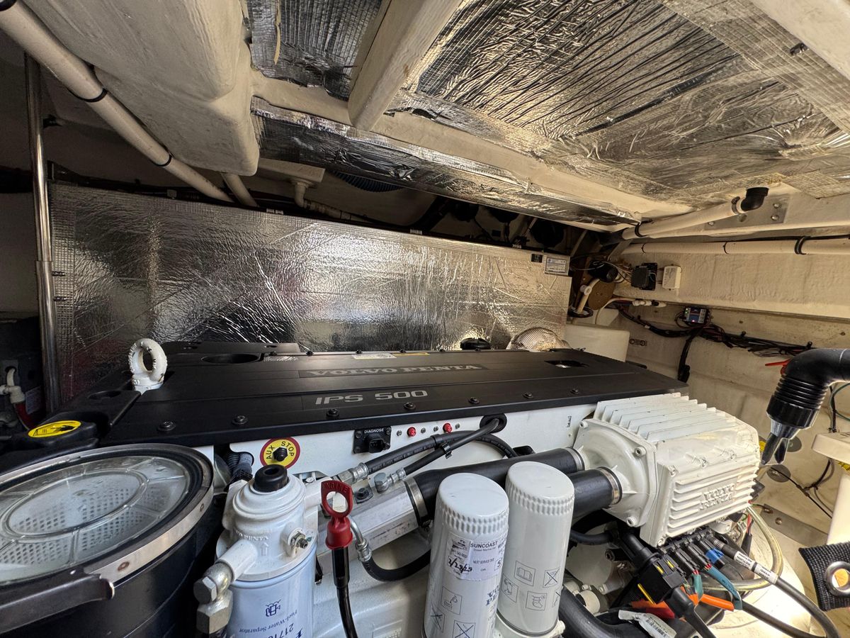 2019 Cruisers Yachts 43 