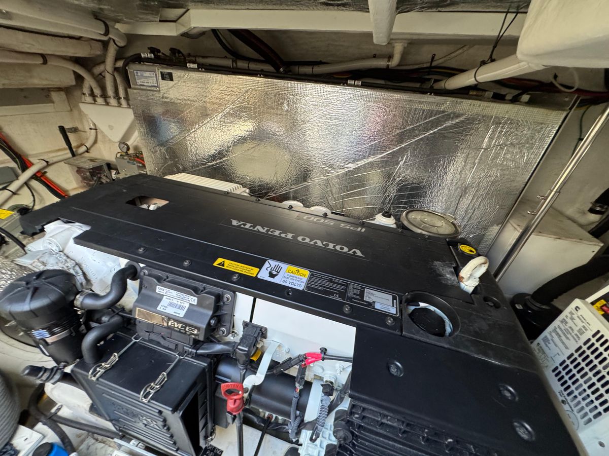 2019 Cruisers Yachts 43 