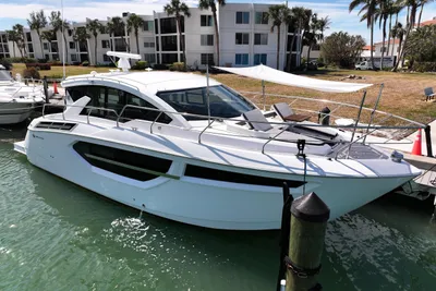 Cruisers Yachts 42 Cantius