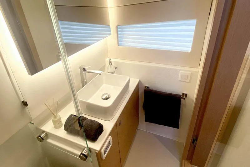  Yacht Photos Pics Makai M37 2025