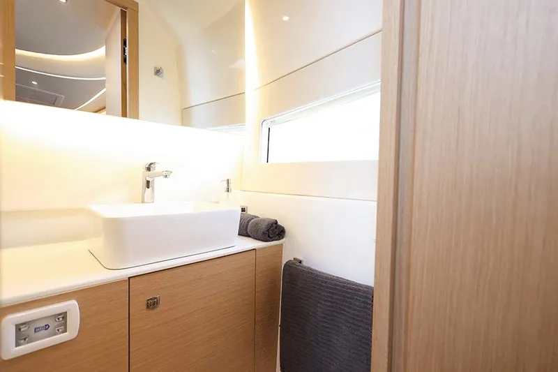  Yacht Photos Pics Makai M37 2025