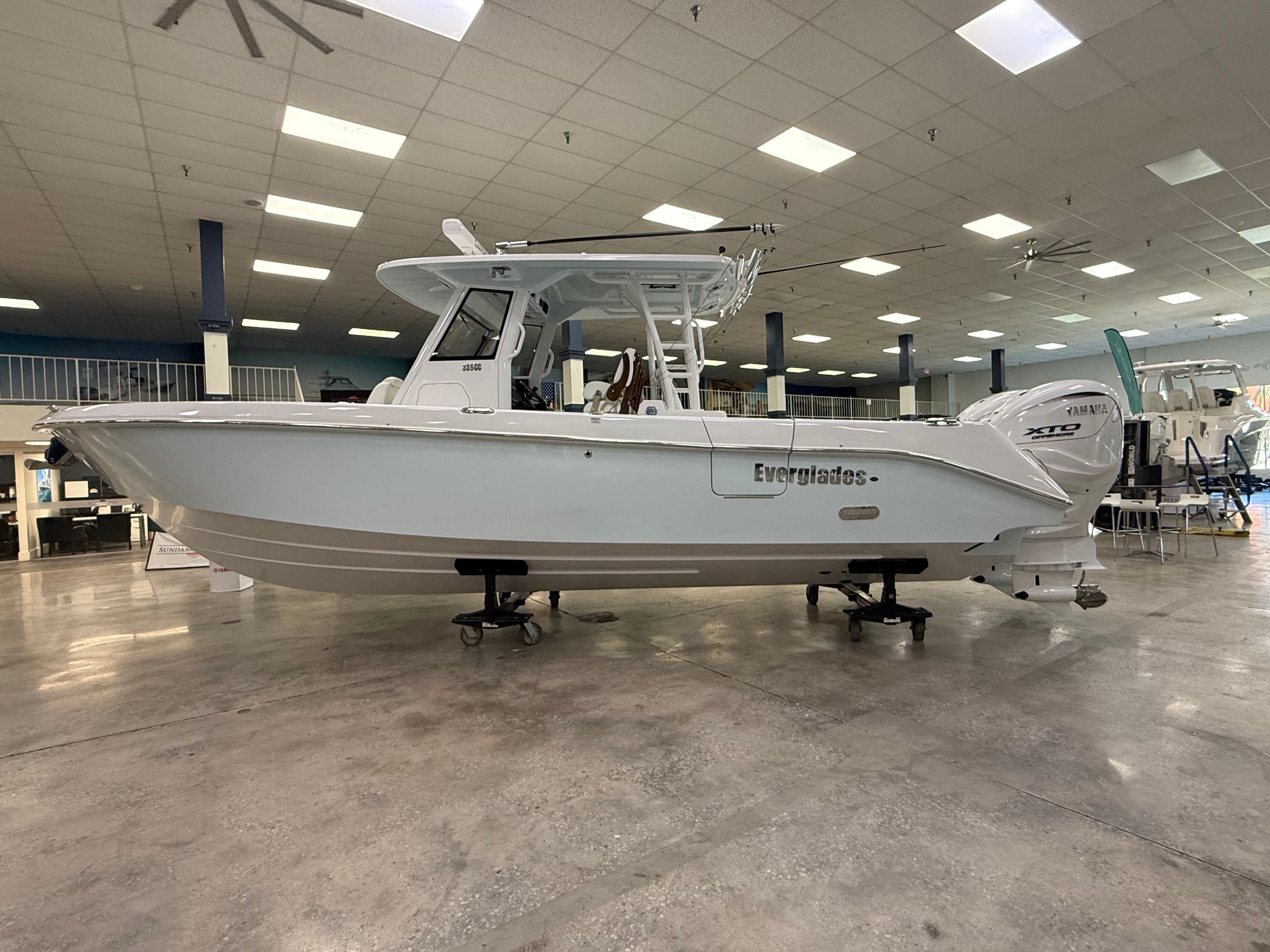Everglades 335 Center Console