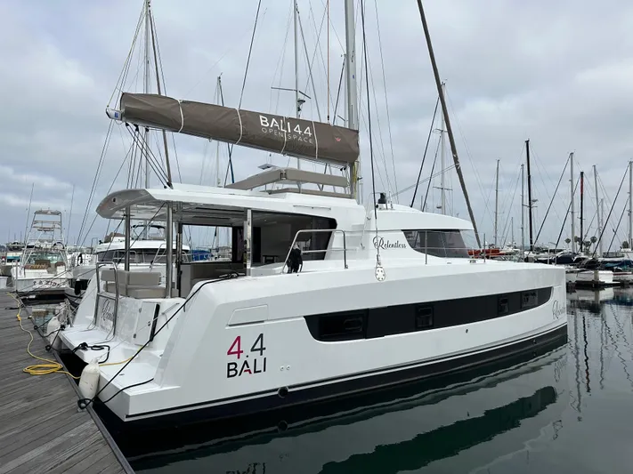 Relentless Yacht Photos Pics 