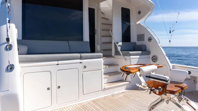 Chill 'n Yacht Photos Pics 2003 Bertram 67 Convertible yacht deck with seating and fishing chair.