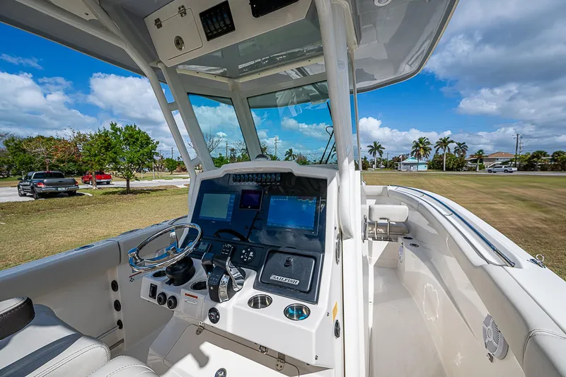  Yacht Photos Pics 2022 Sailfish 272CC boat cockpit with modern controls and navigation screens.