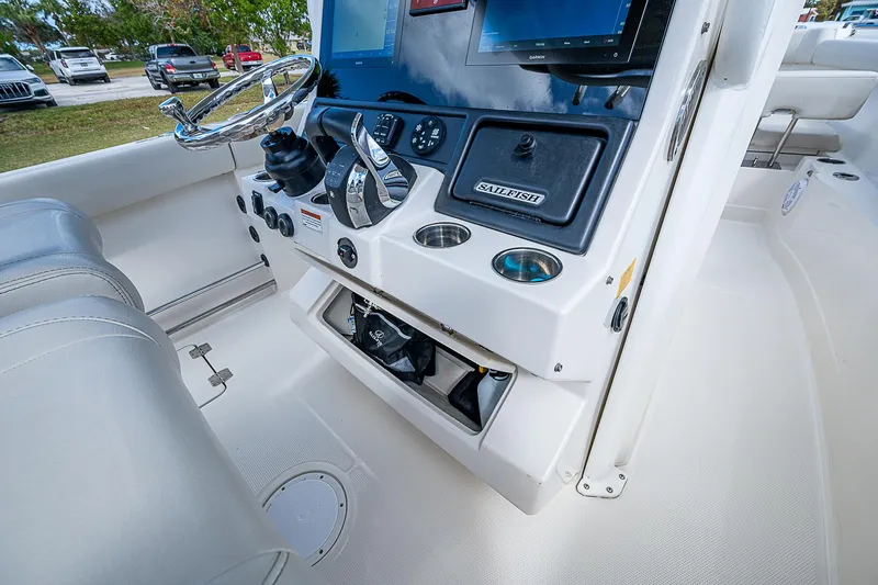  Yacht Photos Pics 2022 Sailfish 272CC boat console with steering wheel and controls.