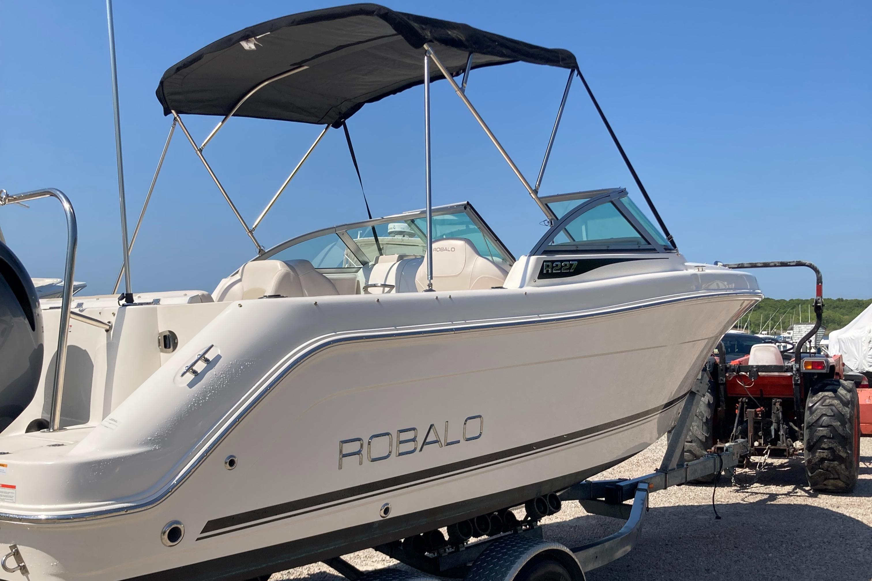 2017 Robalo R227 Dual Console Dual Console for sale YachtWorld