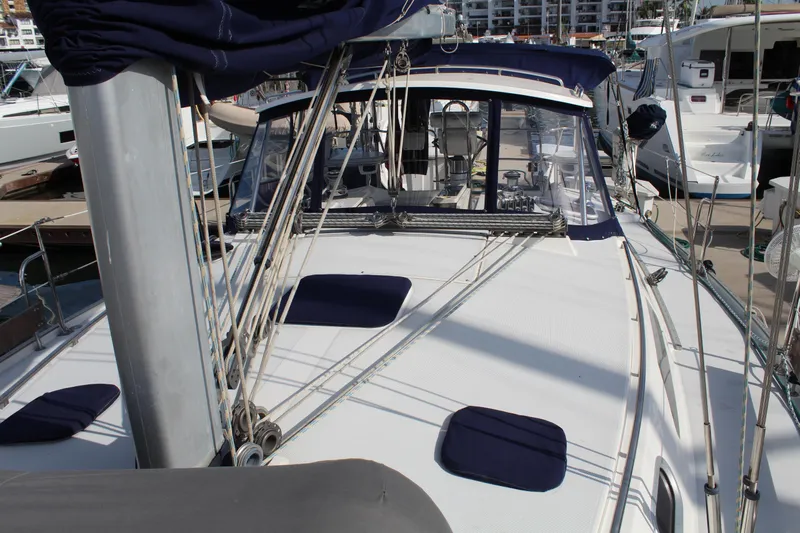 Cuckoo's Nest II Yacht Photos Pics 2002 Catalina MkII sailboat docked, featuring deck and rigging details.