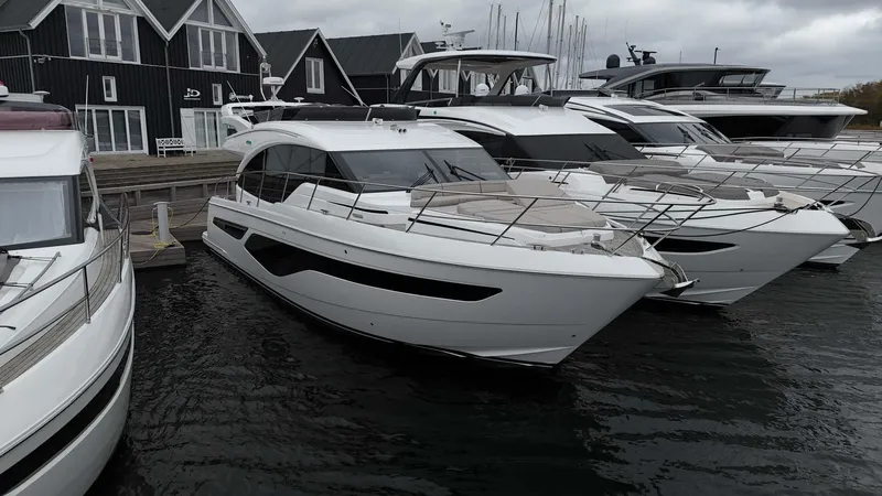 F55159 Yacht Photos Pics 