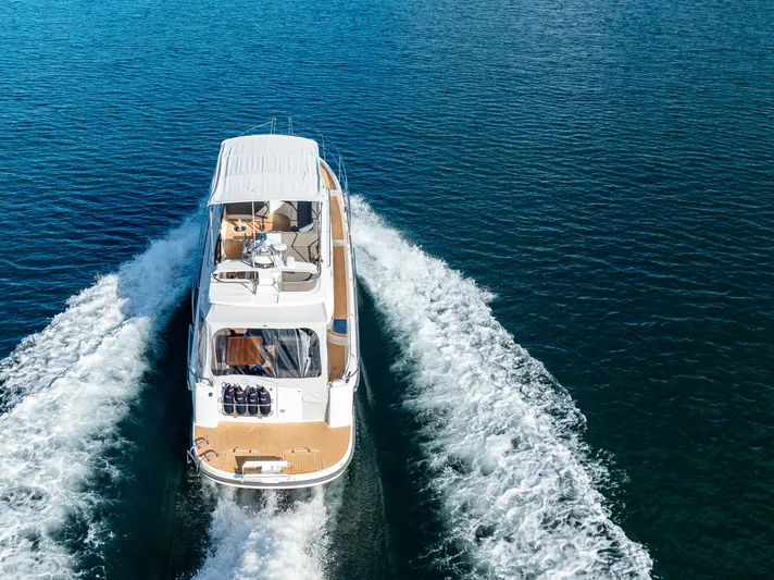 Duet Yacht Photos Pics 