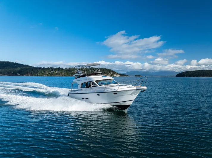 Duet Yacht Photos Pics 