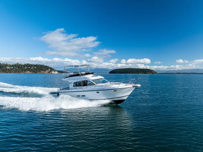 Duet Yacht Photos Pics 