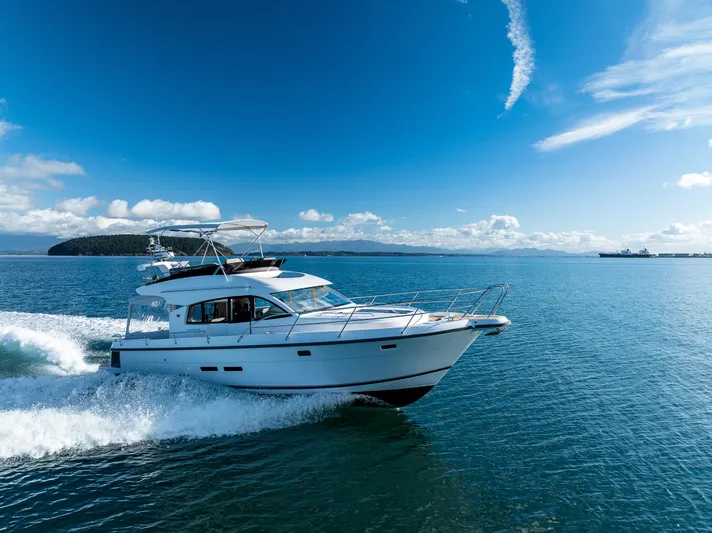 Duet Yacht Photos Pics 