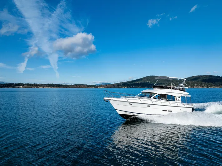 Duet Yacht Photos Pics 