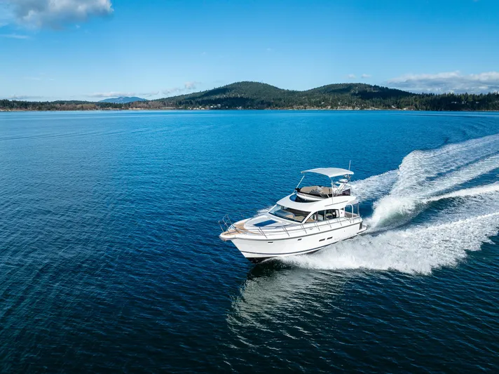 Duet Yacht Photos Pics 