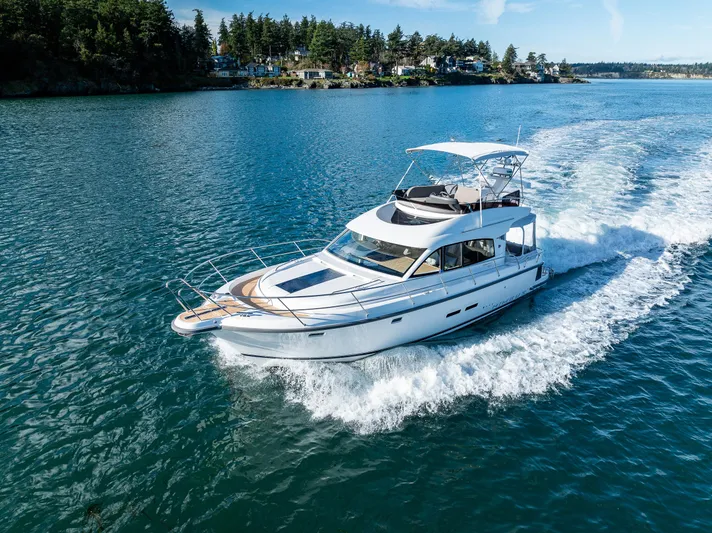 Duet Yacht Photos Pics 