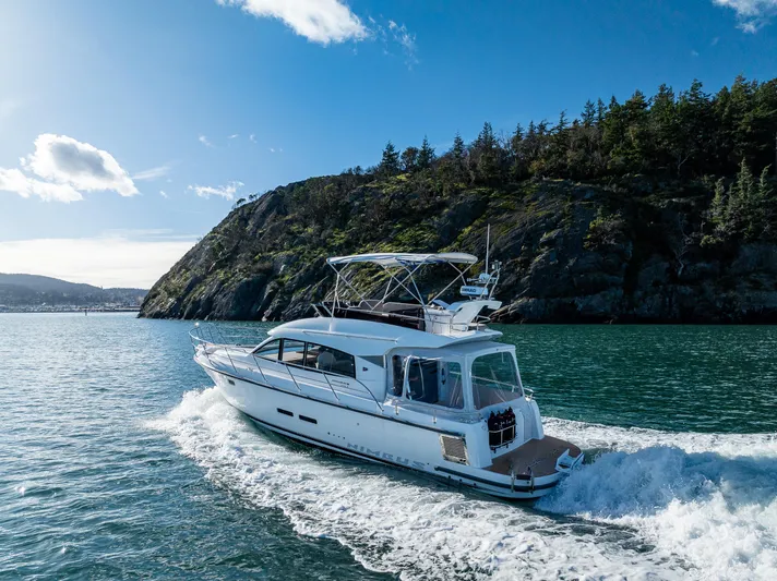 Duet Yacht Photos Pics 