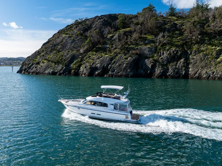 Duet Yacht Photos Pics 