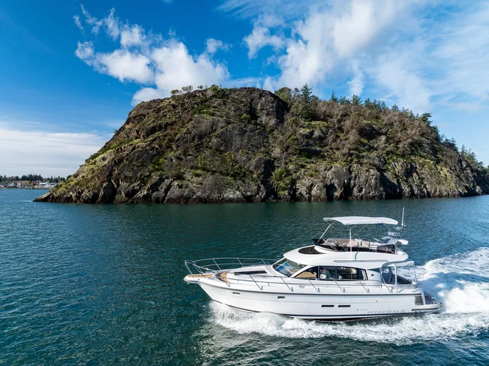 Duet Yacht Photos Pics 