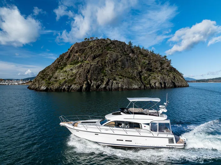 Duet Yacht Photos Pics 