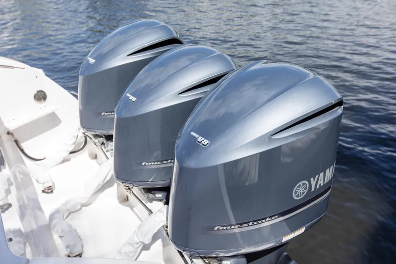  Yacht Photos Pics Triple Yamaha outboard engines on a 2016 Intrepid 400 Cuddy boat.