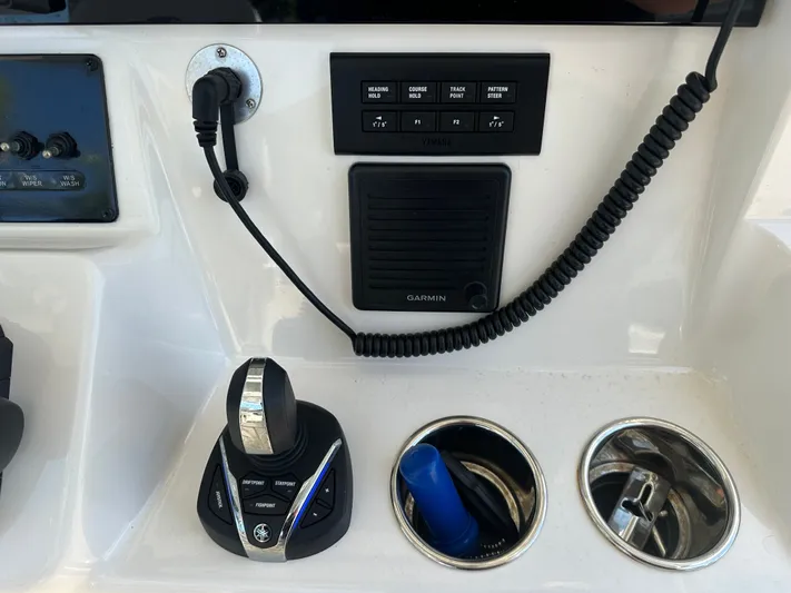  Yacht Photos Pics 2023 COBIA 320 CC - Image 6