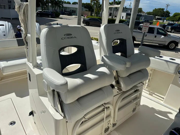  Yacht Photos Pics 2023 COBIA 320 CC - Image 19