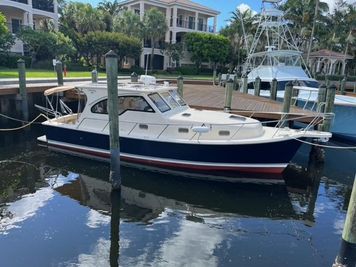 Mainship 34 Pilot Sedan