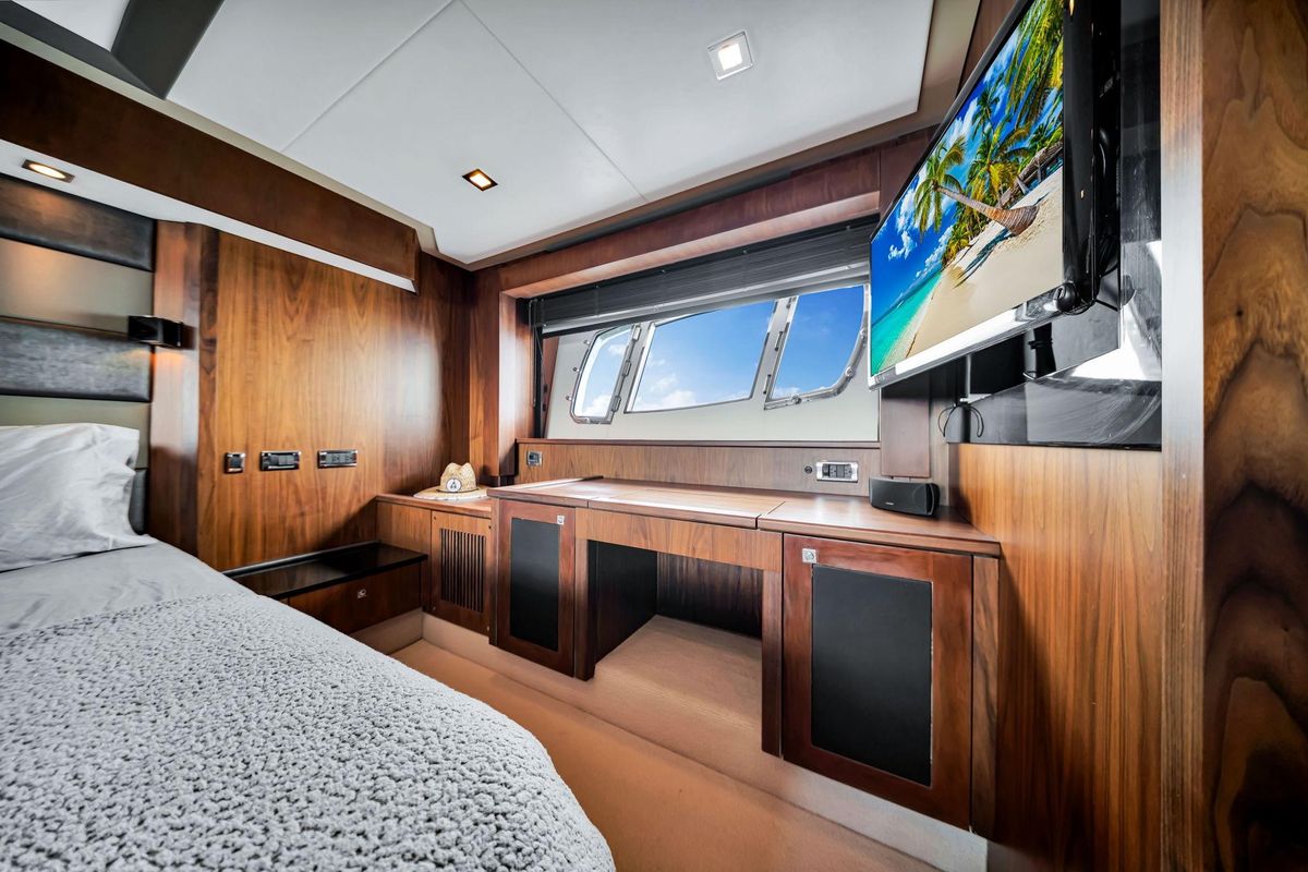 2012 Sunseeker 74 