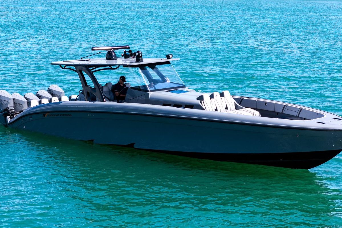 2023 Midnight Express 43 