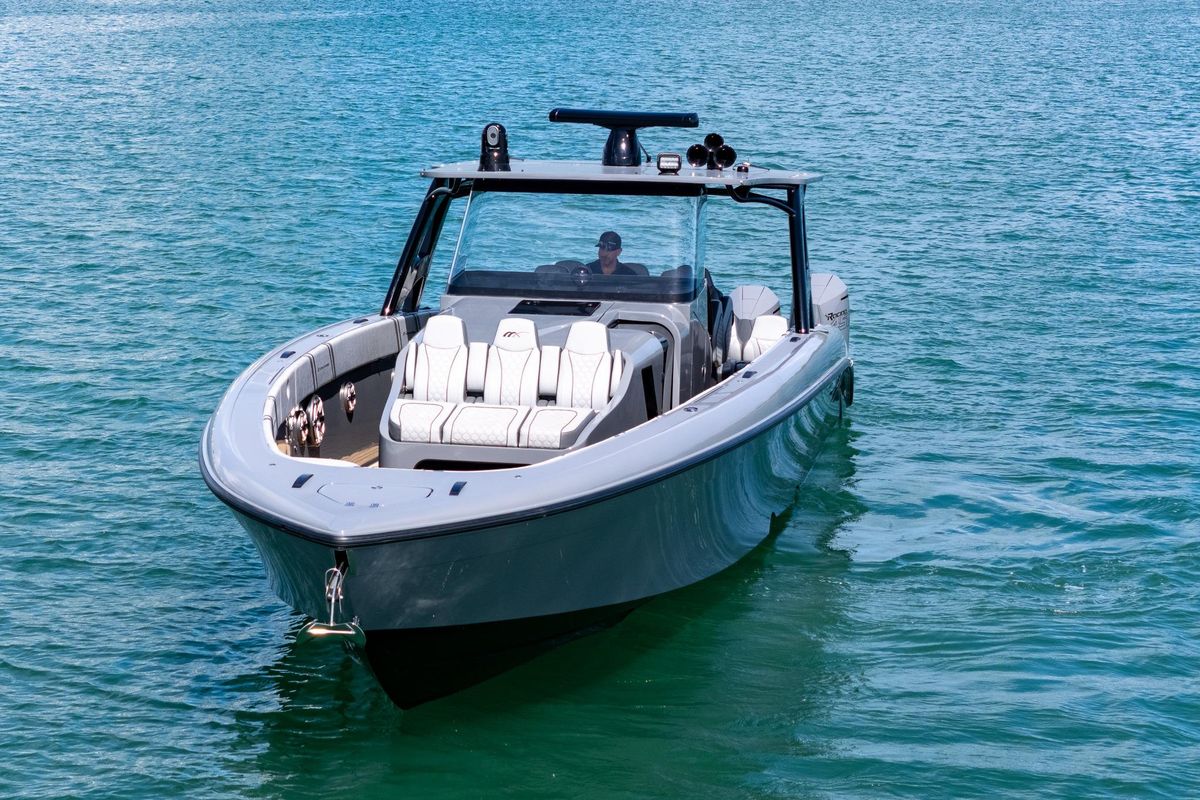 2023 Midnight Express 43 