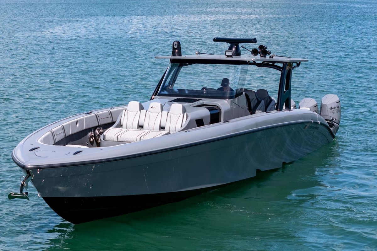 2023 Midnight Express 43 