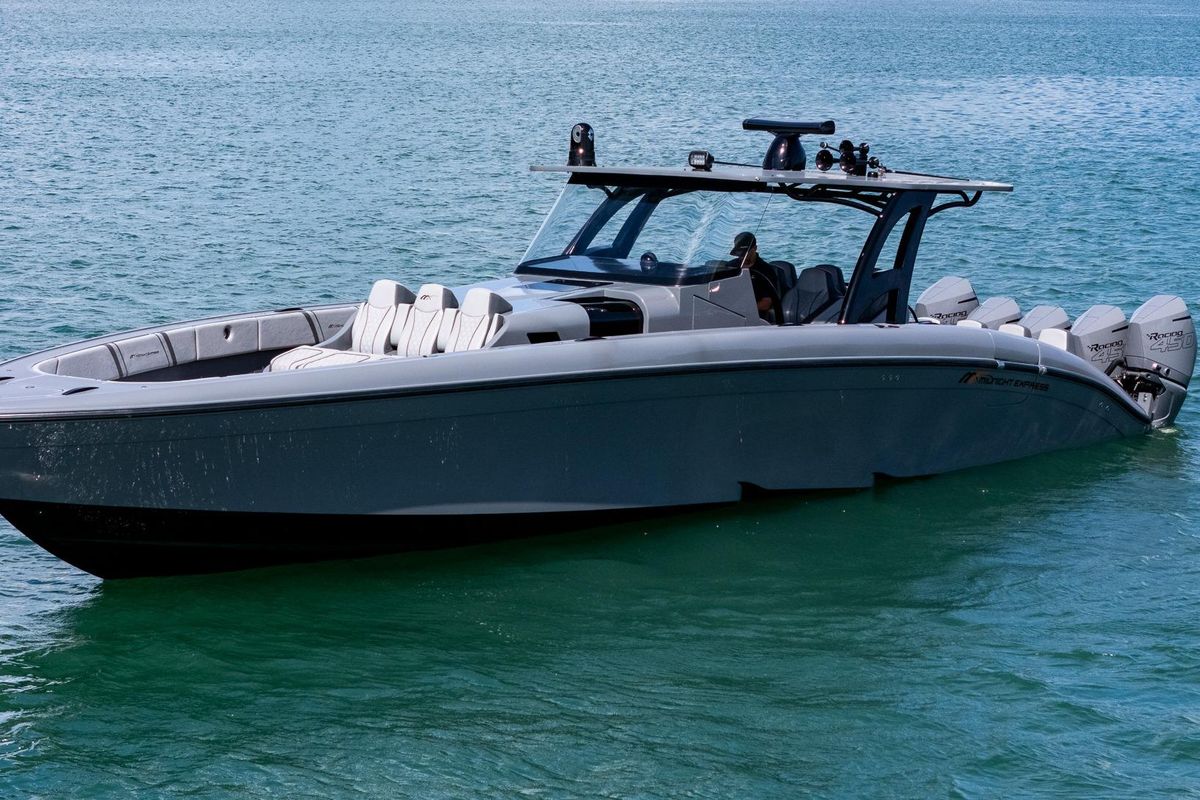 2023 Midnight Express 43 