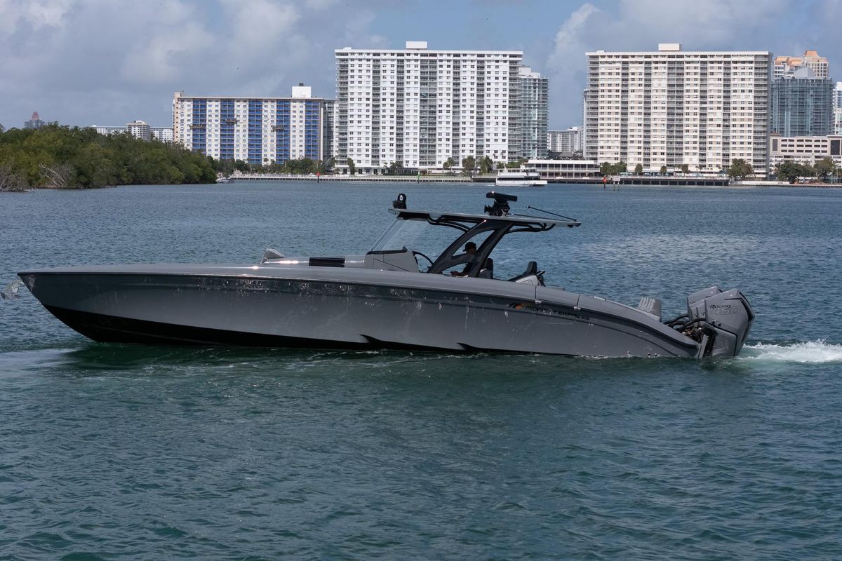 2023 Midnight Express 43 