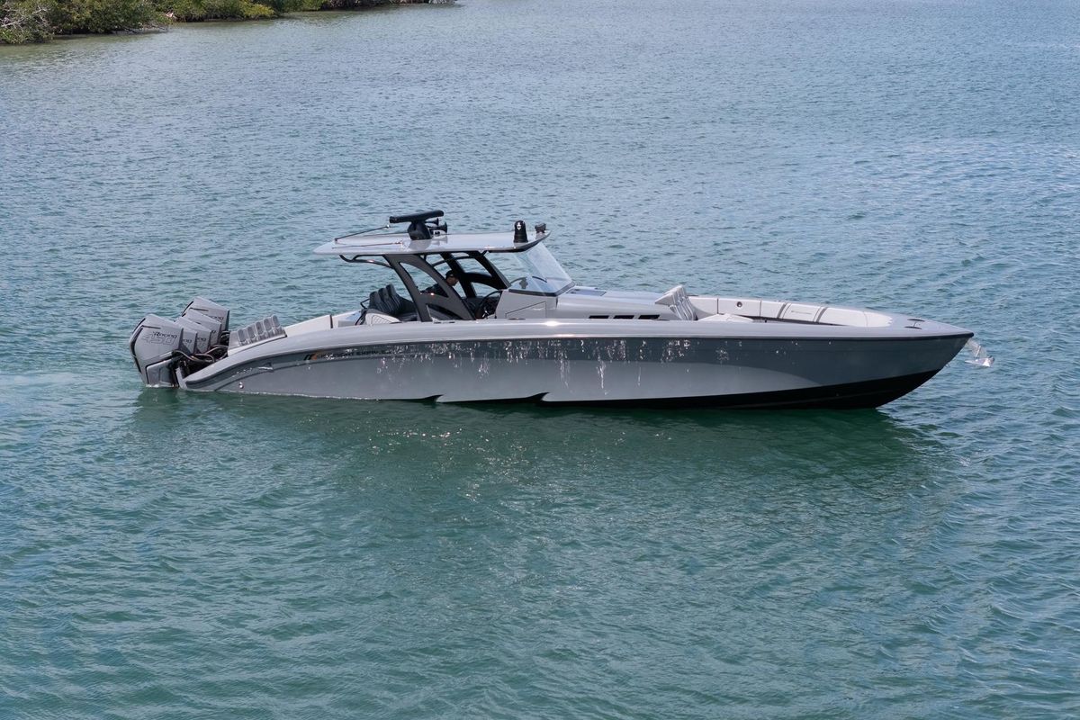 2023 Midnight Express 43 